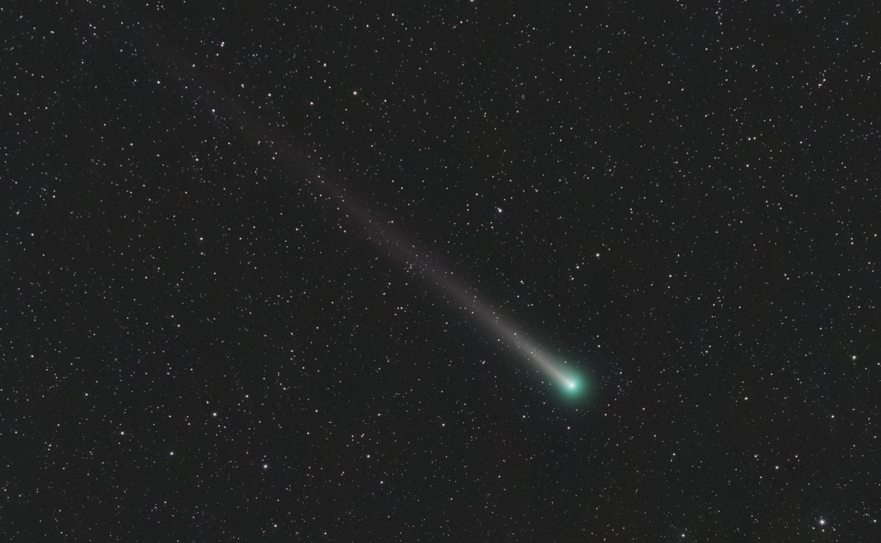 Comet C2021 A1 Leonard Framing 34 RGB R 44x45s G 26x45s B 24x45s ESD CometAligned DBE GHS InpaintCometOnly AddLGBStars jpg