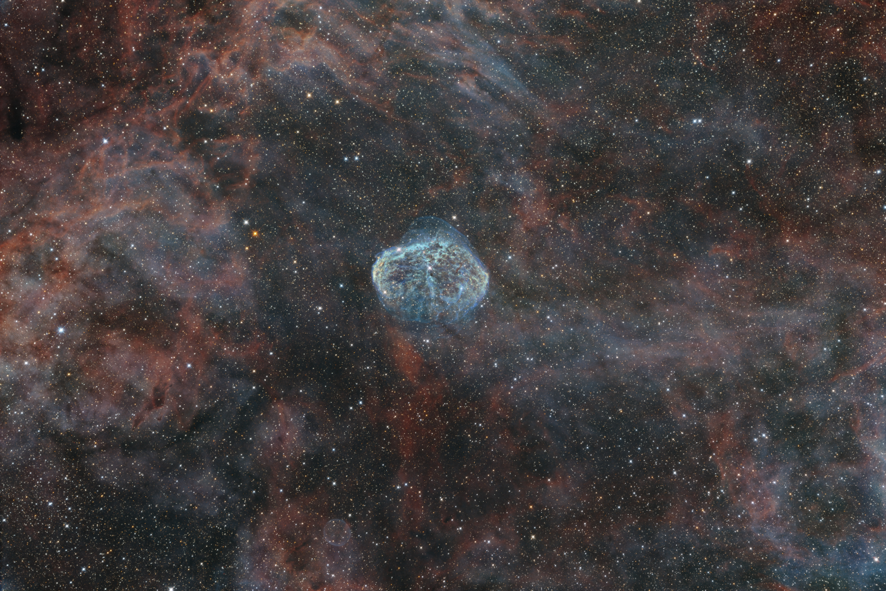 Crescent Nebula SHOBlendHOO RGBStars R 56x180s G 48x180s B 46x180s Sii3 129x360s Ha 99x360s Oiii 160x360s QuickTonemap ACDNR LHE HDR MLTShrpn AddStars jpg